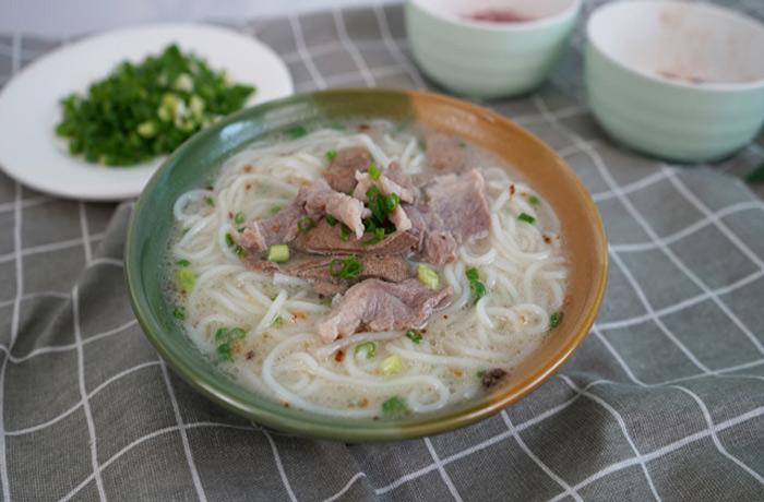 感城镇原味汤粉王培训
